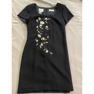 vintage Karin Stevens SZ 8 black dress with front flower detail